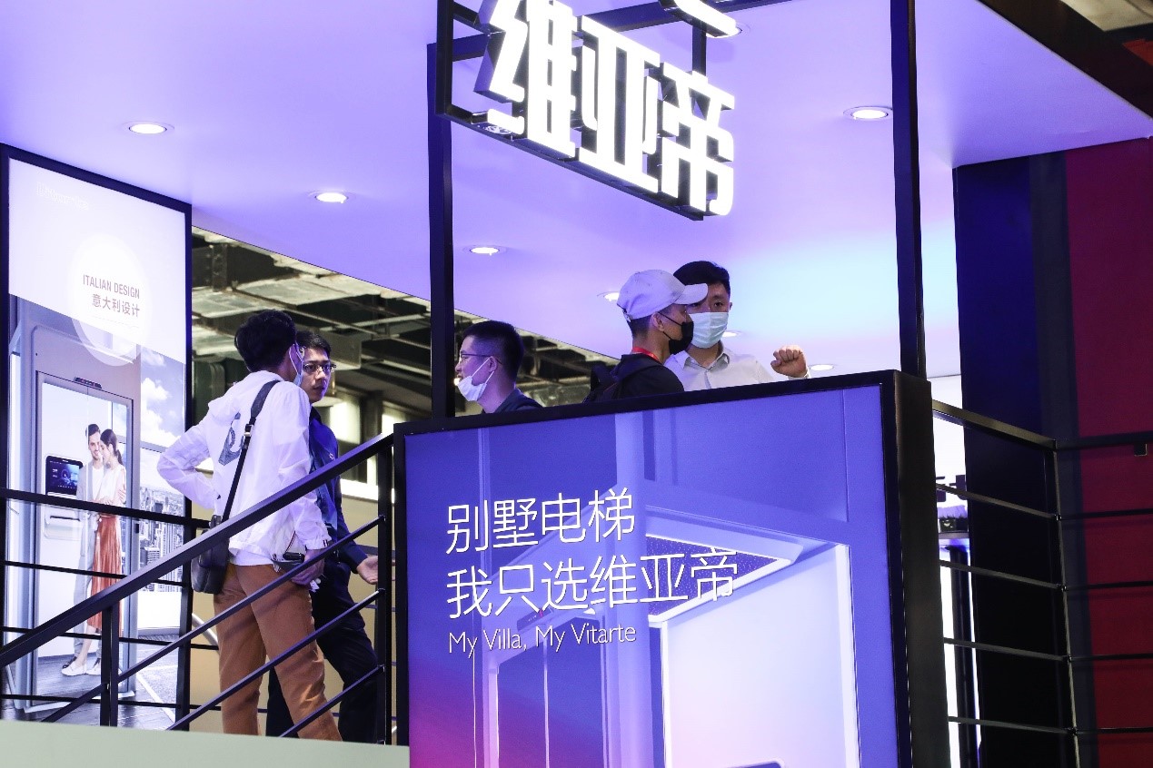 用產(chǎn)品驅(qū)動(dòng)未來 龍闖電梯引爆家用電梯新浪潮222.jpg